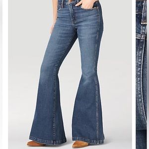 THE WRANGLER RETRO JEANS, WOMEN'S HIGH RISE TRUMPET FLARE